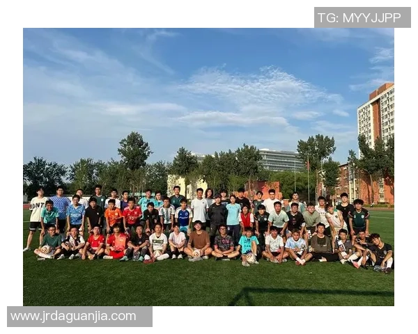 蓝黄足球球星驰骋绿茵逐梦世界赛场闪耀无限风采